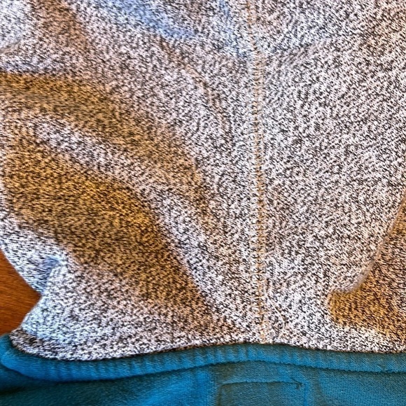 Roots kids size youth medium zip hoodie slightly cropped at bottom - Picture 5 of 11